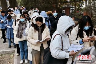 开场命中三分后四连铁！范弗里特首节5中1得3分2篮板1助攻